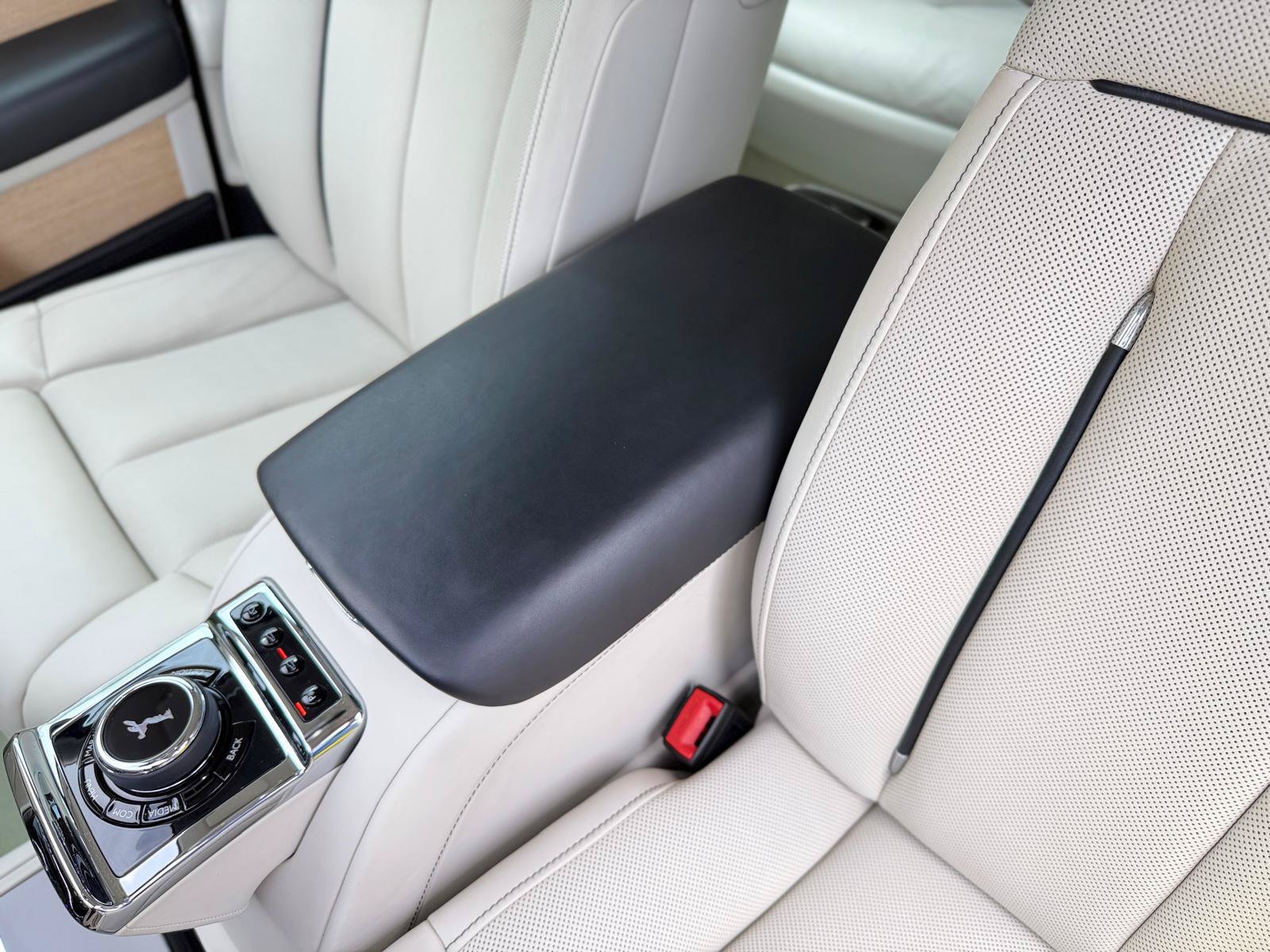 Used 2019 Rolls-Royce Phantom Sedan RWD image 43