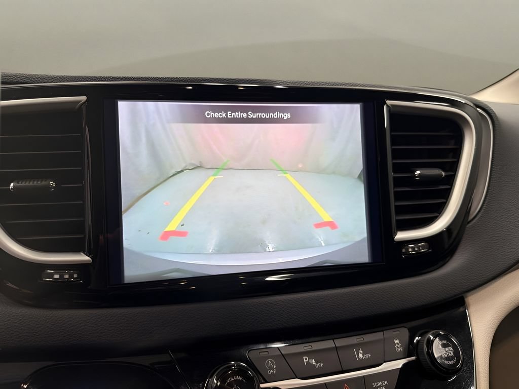 Used 2023 Chrysler Pacifica Touring-L FWD image 38