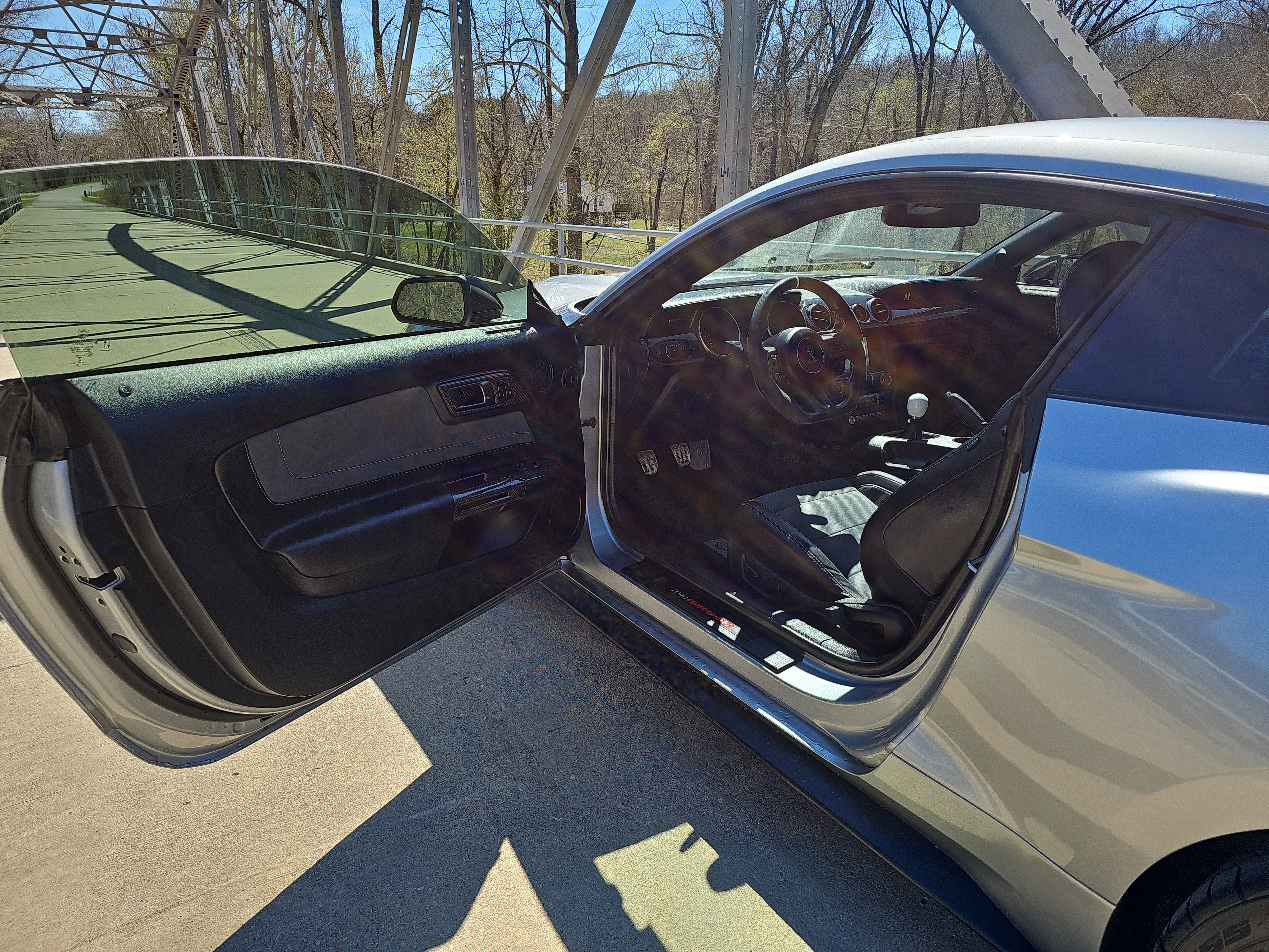 Used 2020 Ford Mustang Shelby GT350 w/ Technology Package image 11