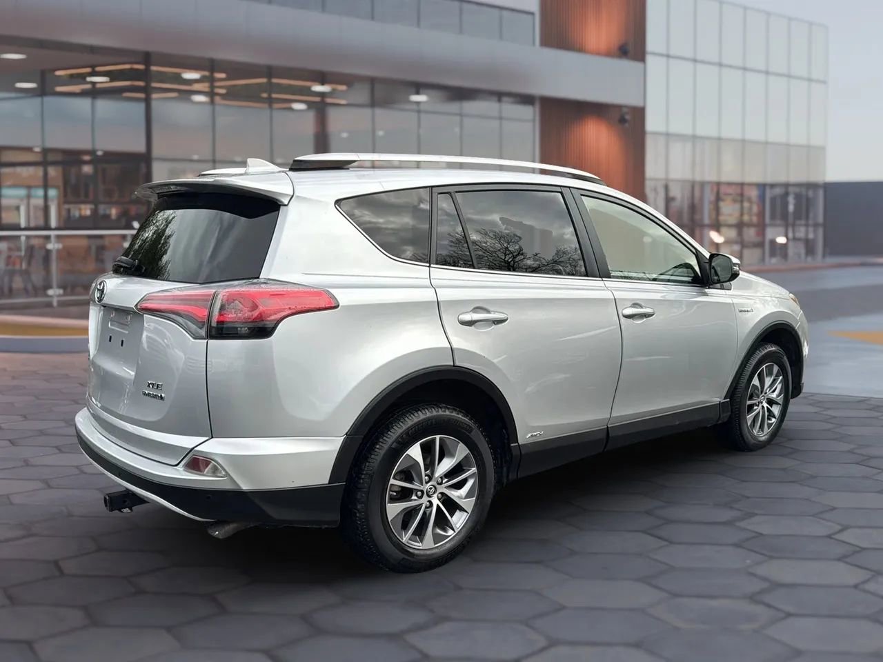 Used 2016 Toyota RAV4 XLE image 5