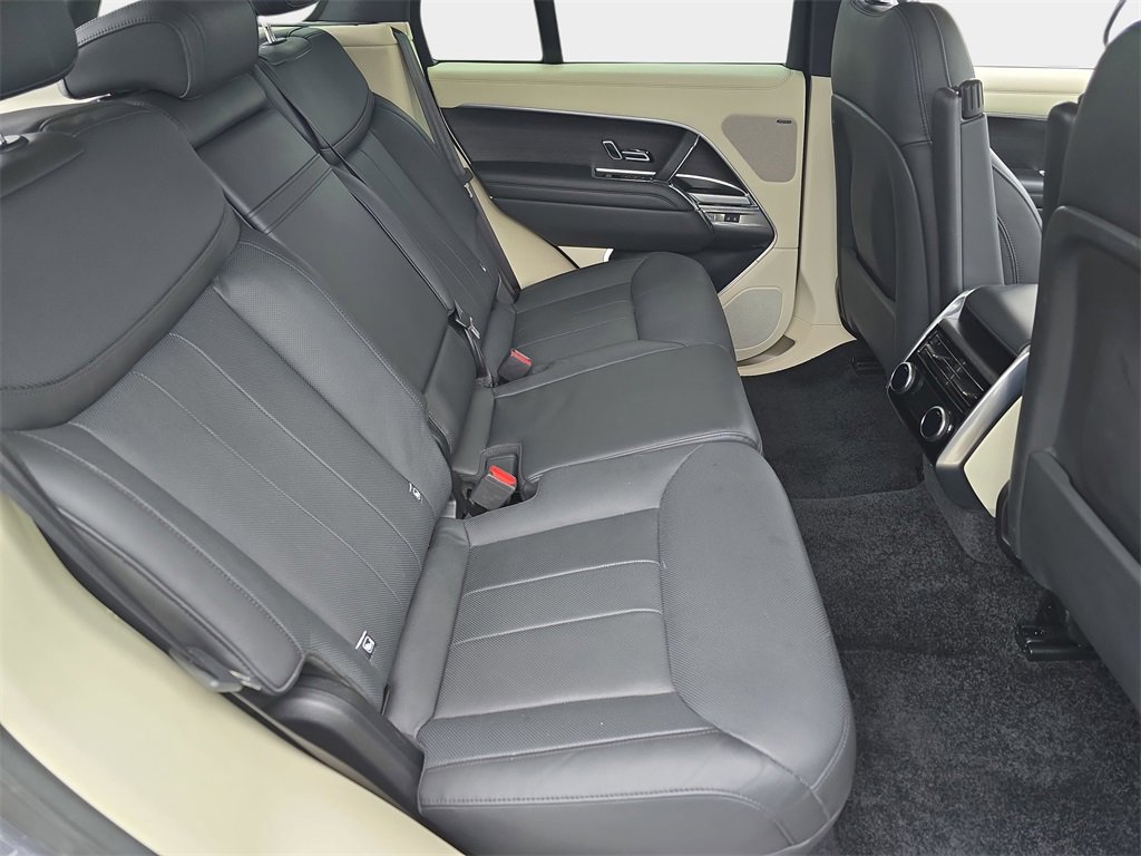 Certified 2023 Land Rover Range Rover SE image 12