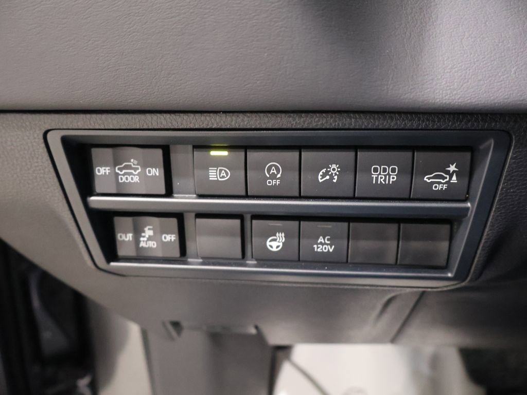 Used 2025 Toyota Tundra Platinum image 31