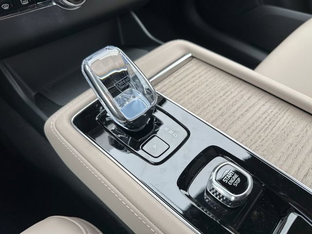 New 2026 Volvo XC90 T8 Plus w/ Protection Package Premier image 15