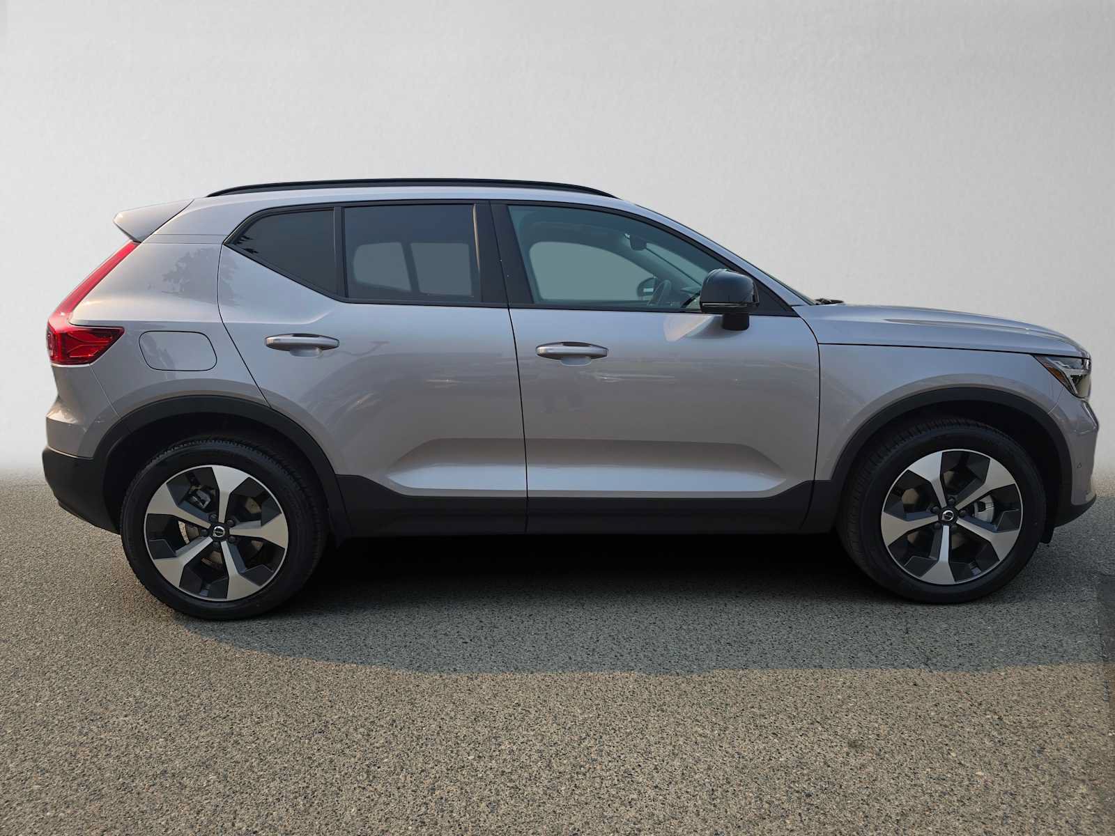 New 2026 Volvo XC40 B5 Plus w/ Protection Package Premier AWD/4WD image 2