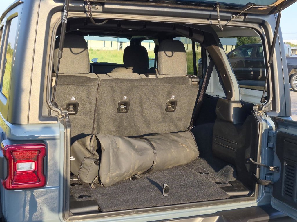 Used 2026 Jeep Wrangler Unlimited Rubicon AWD/4WD image 8