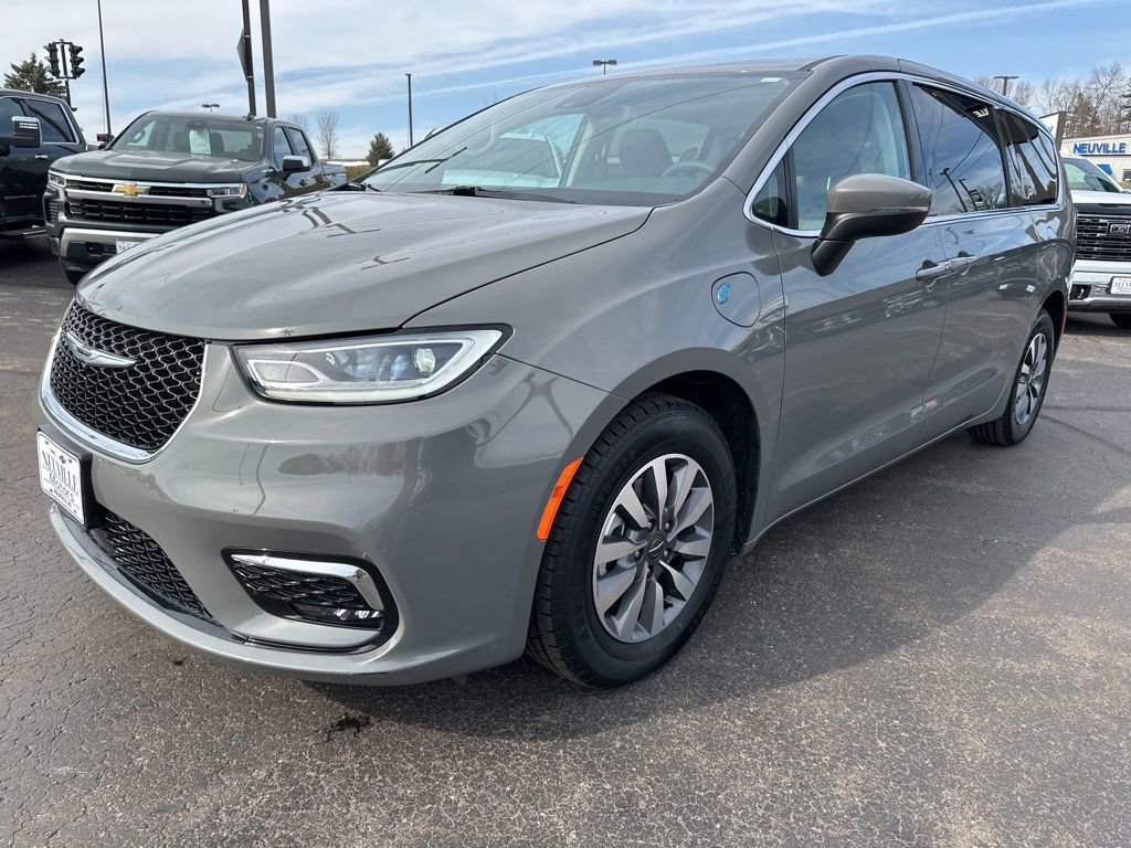 Used 2023 Chrysler Pacifica Touring-L image 7