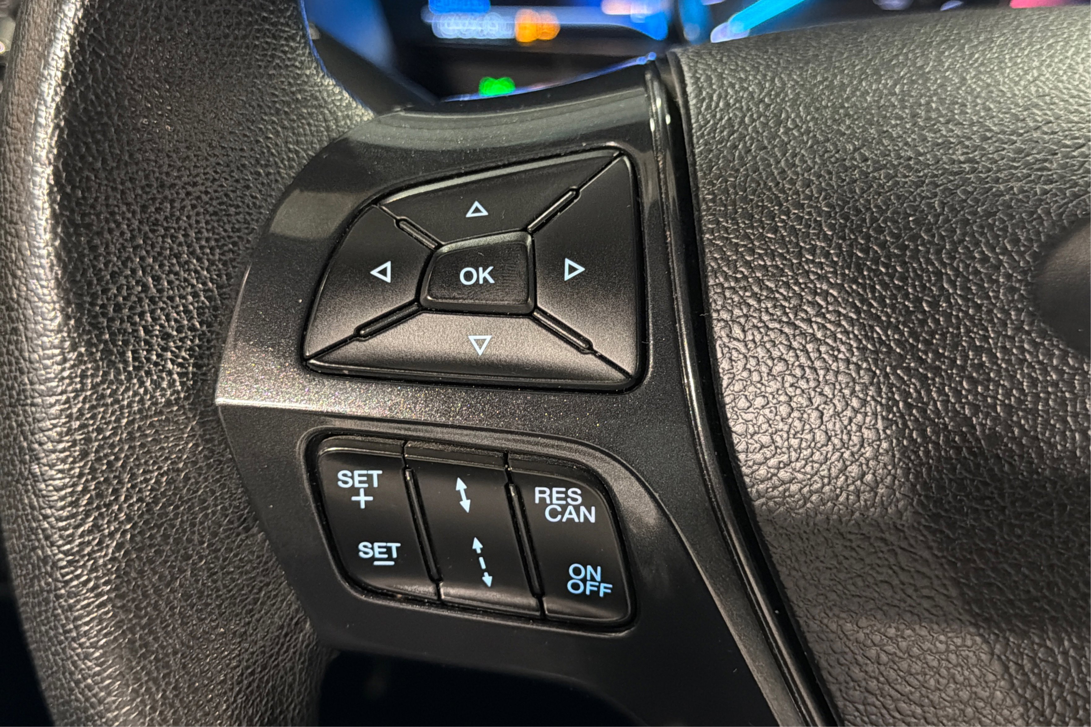 Used 2018 Ford Explorer XLT w/ Equipment Group 202A AWD/4WD image 23