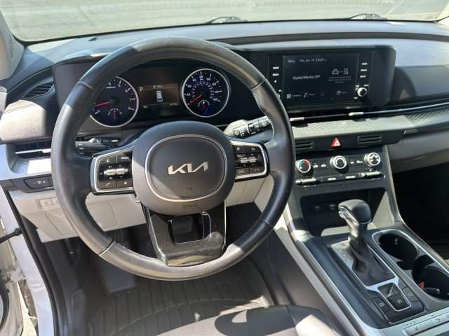 Used 2022 Kia Carnival LX FWD image 12