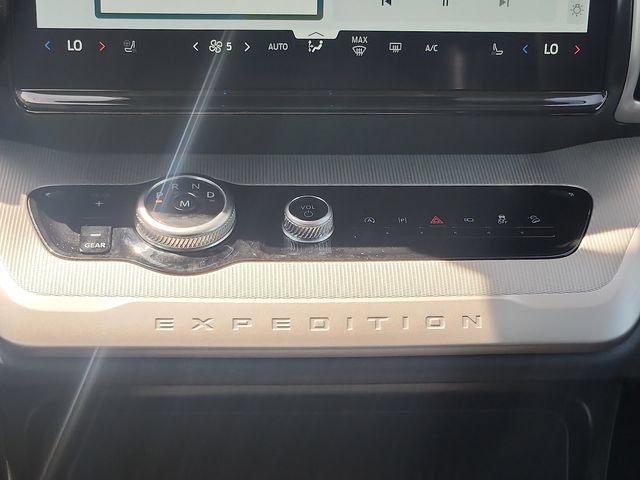Certified 2025 Ford Expedition Active AWD/4WD image 17