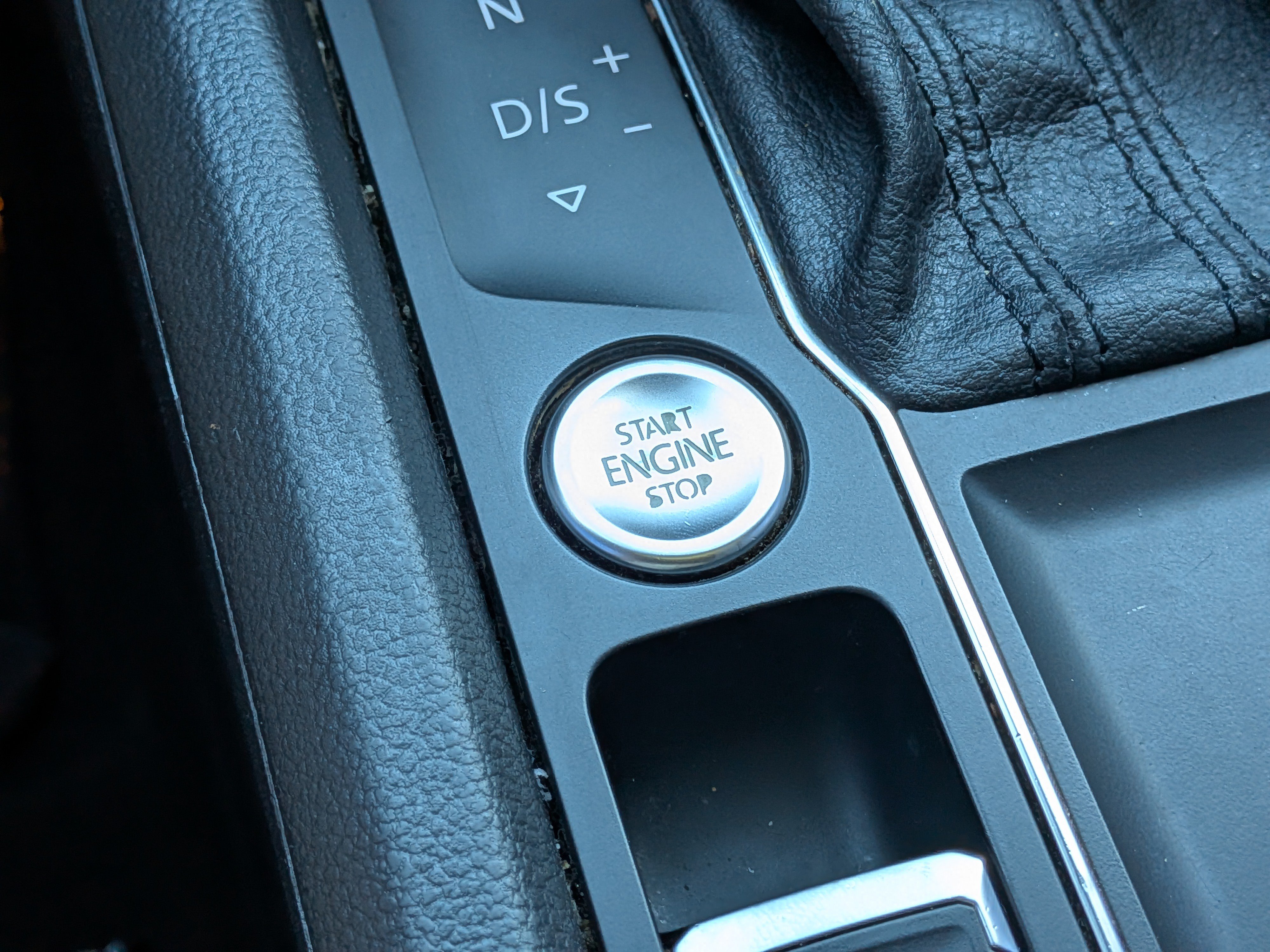 Used 2019 Volkswagen Atlas SEL FWD image 30