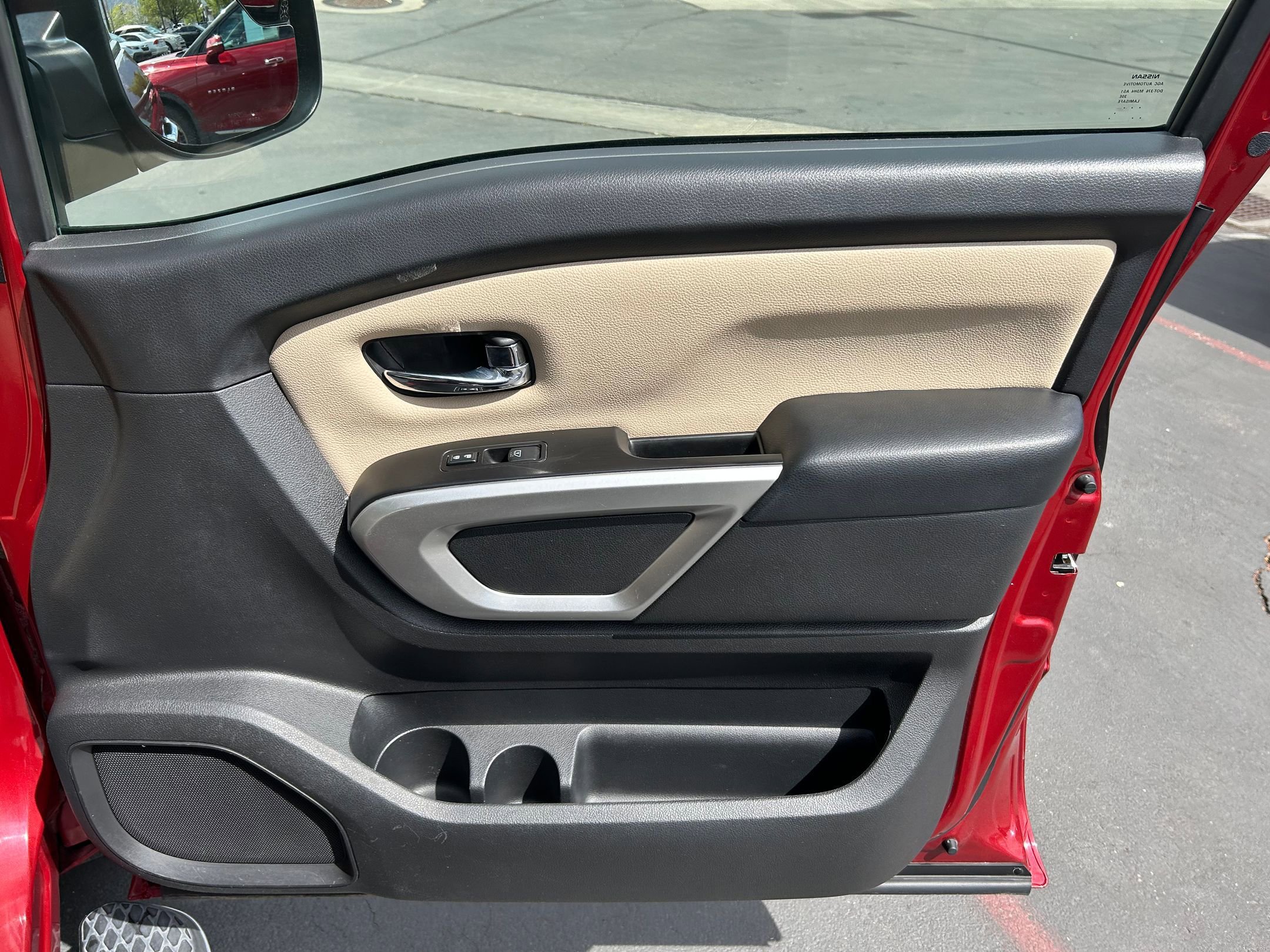 Used 2017 Nissan Titan SV image 28