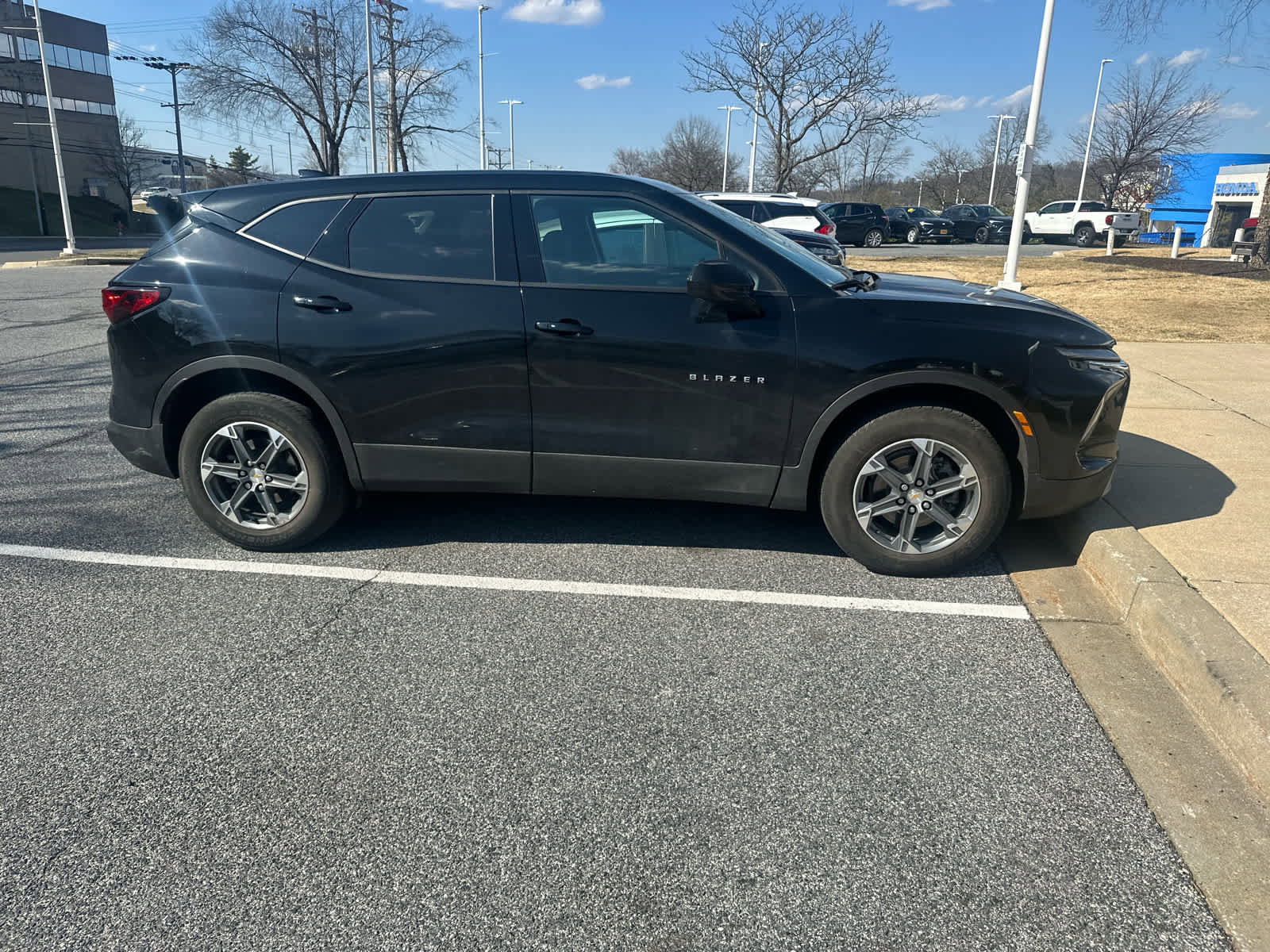 Used 2023 Chevrolet Blazer LT image 3
