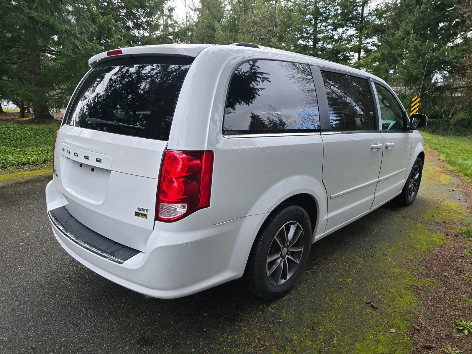 Used 2017 Dodge Grand Caravan SXT FWD image 5