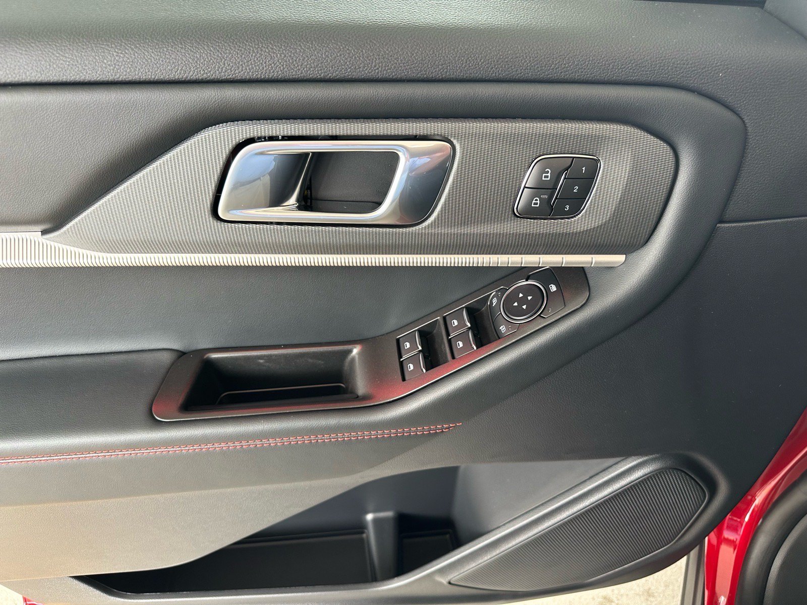 New 2026 Ford Explorer ST-Line w/ ST-Line Street Pack RWD image 15