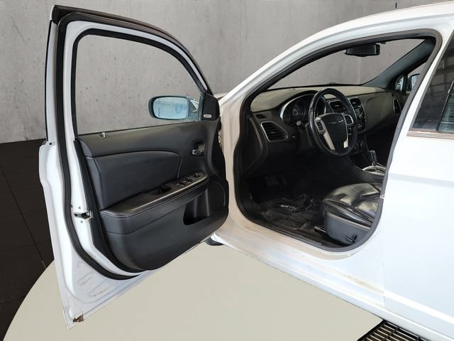 Used 2013 Chrysler 200 Limited FWD image 15