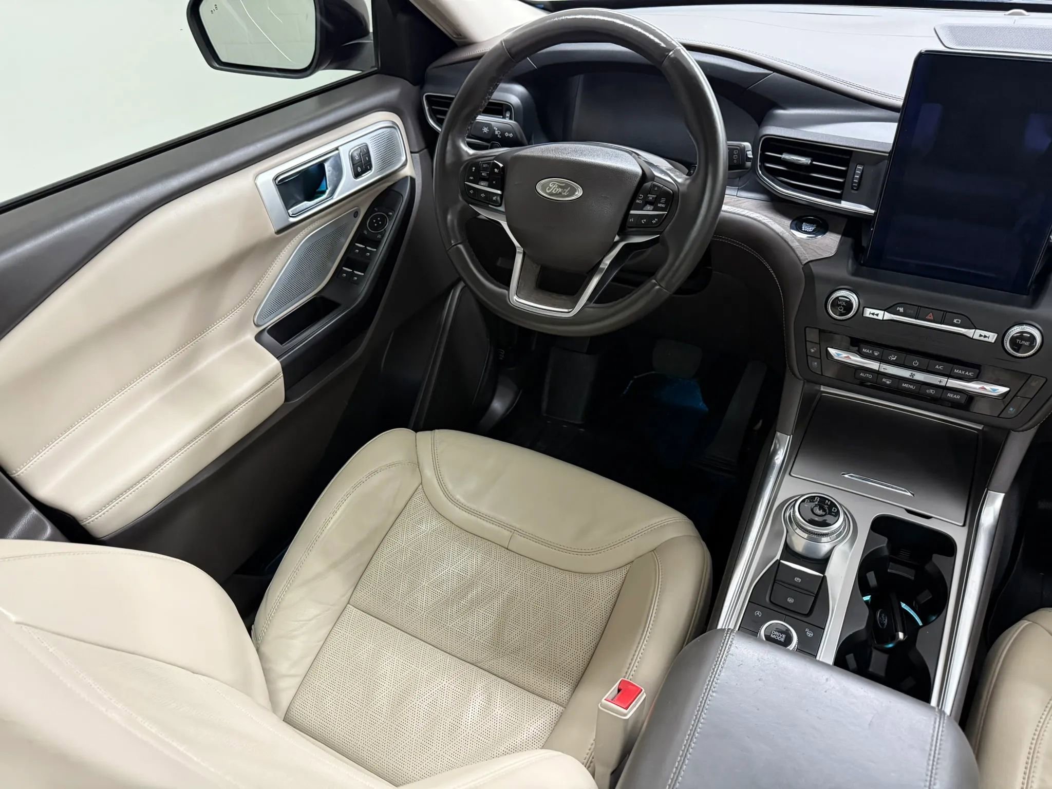 Used 2020 Ford Explorer Platinum w/ Premium Technology Package image 52