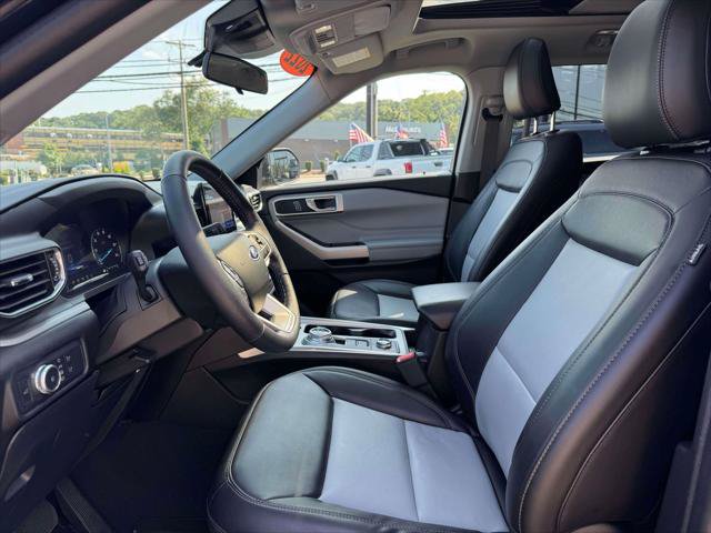 Used 2022 Ford Explorer XLT w/ Equipment Group 202A AWD/4WD image 17