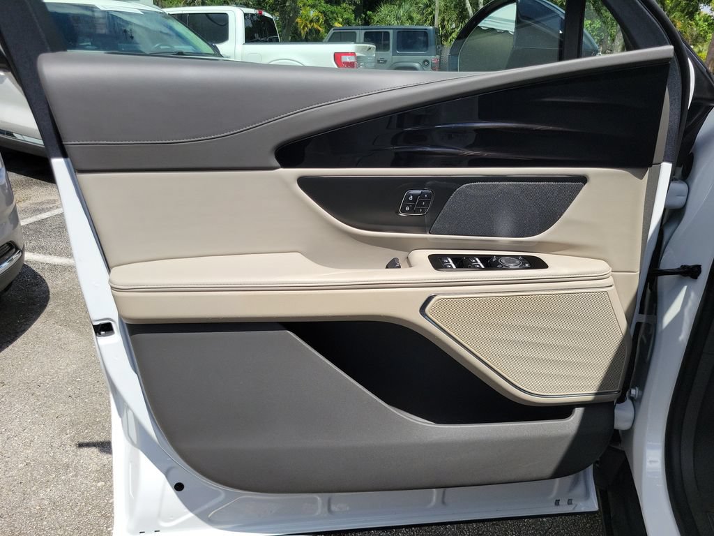 Certified 2024 Lincoln Nautilus Premier AWD/4WD image 15