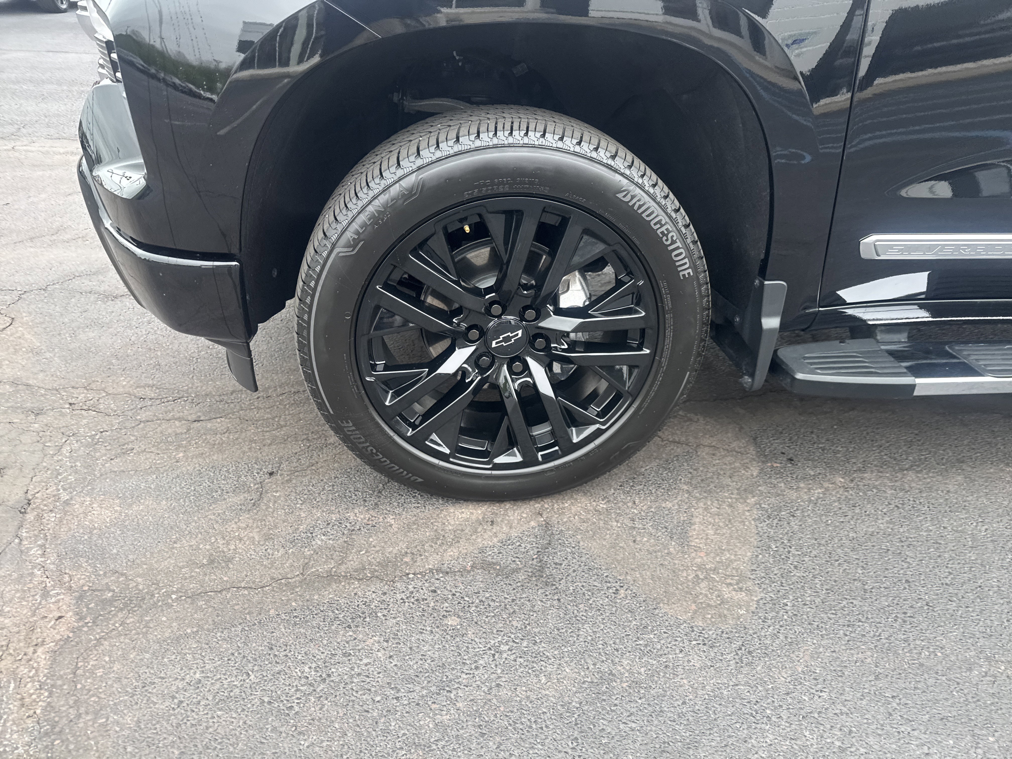 Used 2025 Chevrolet Silverado 1500 High Country w/ Technology Package AWD/4WD image 11