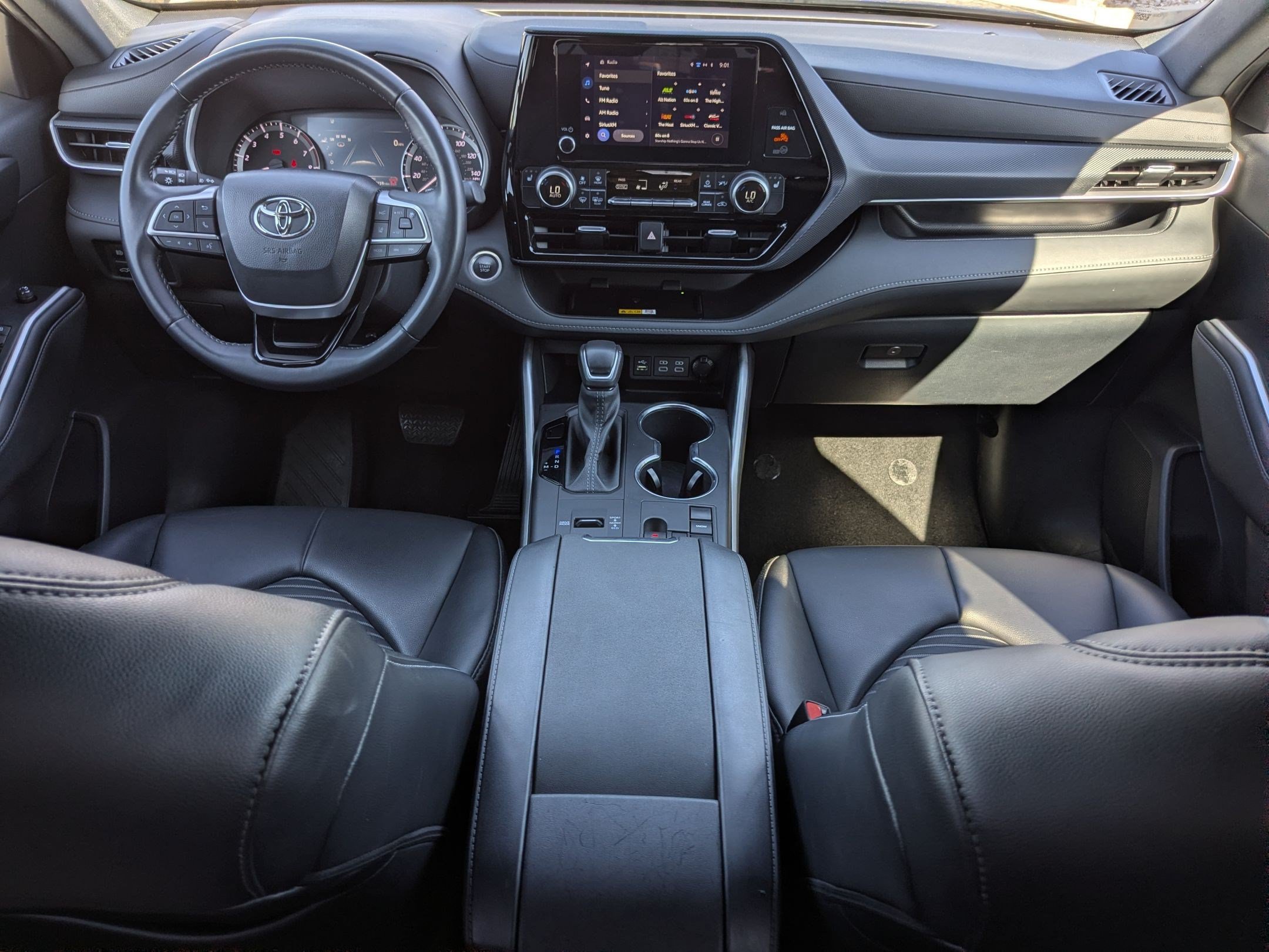 Used 2024 Toyota Highlander XSE FWD image 26