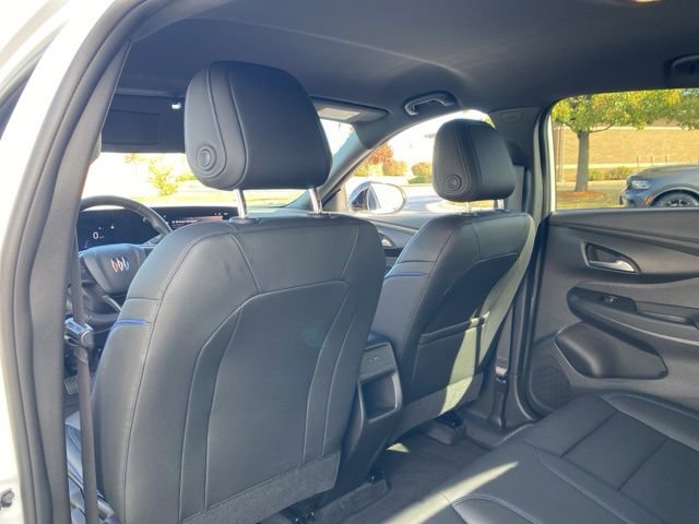 Used 2025 Buick Envista Sport Touring image 22