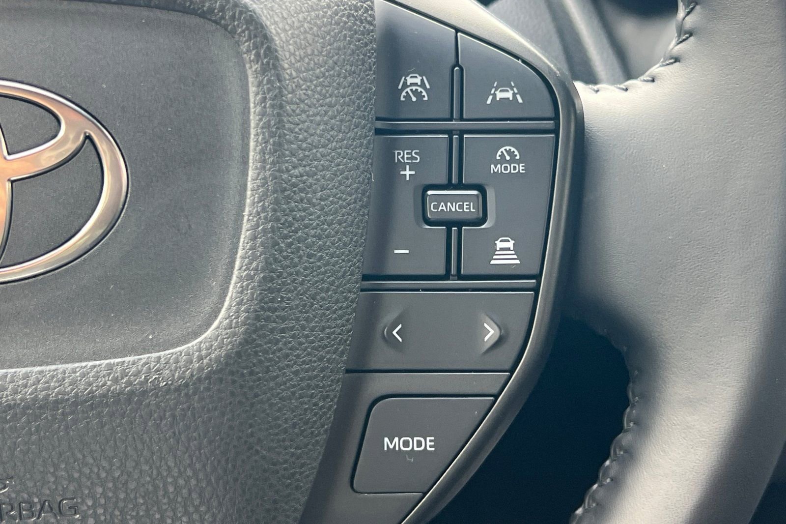 Used 2024 Toyota Prius LE image 28