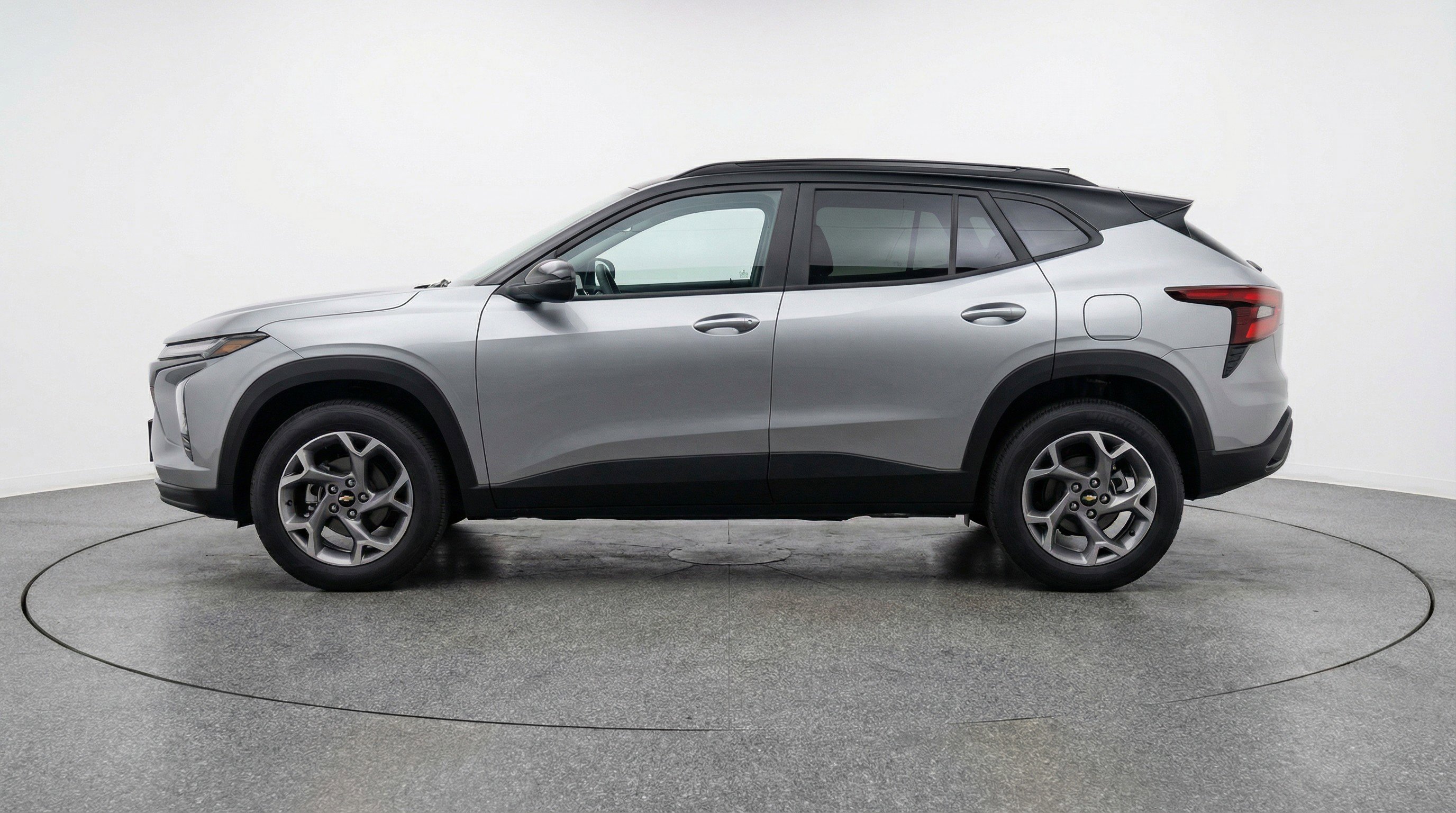 Used 2025 Chevrolet Trax LT w/ LT Convenience Package FWD image 5