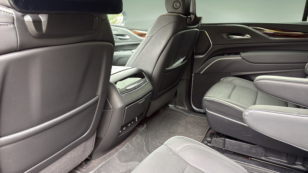 Certified 2023 Cadillac Escalade ESV Premium Luxury AWD/4WD image 18