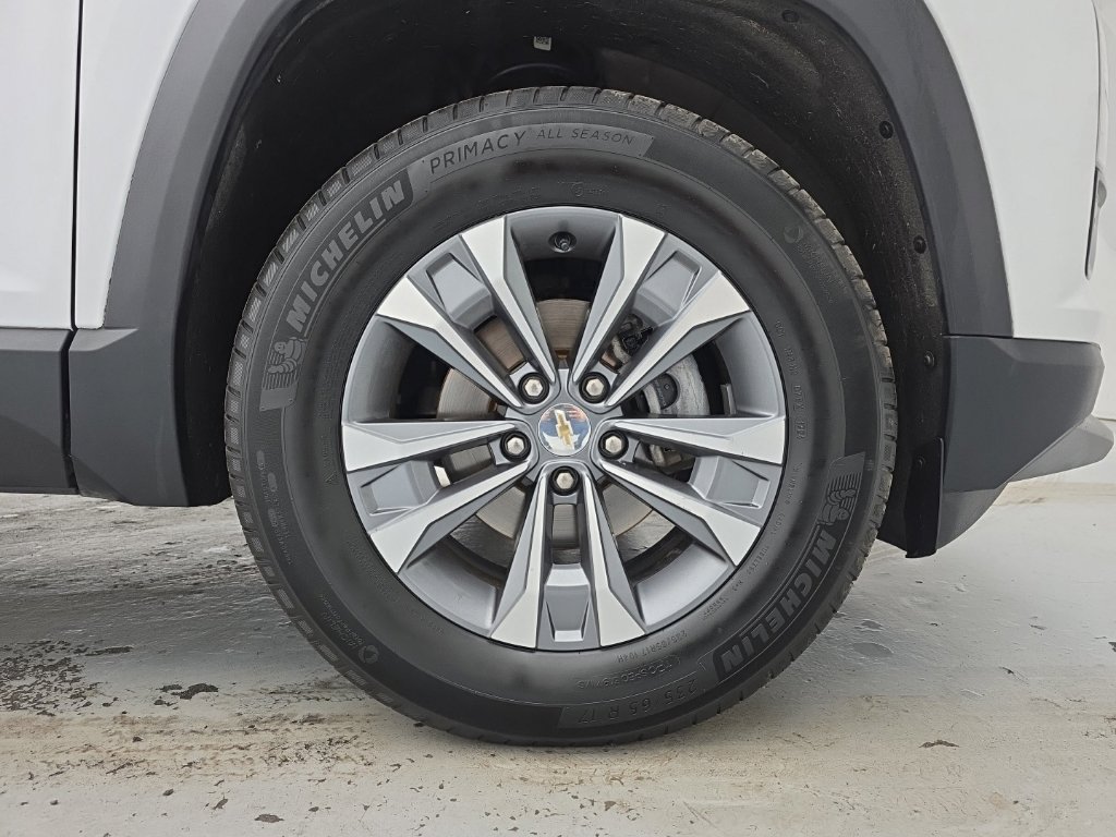 Used 2025 Chevrolet Equinox LT w/ Convenience Package II AWD/4WD image 19