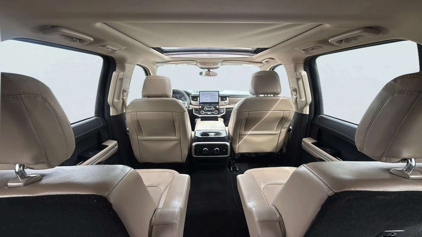 Used 2024 Ford Expedition Limited AWD/4WD image 9