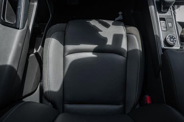 New 2025 Nissan Pathfinder SL w/ SL Premium Package image 33