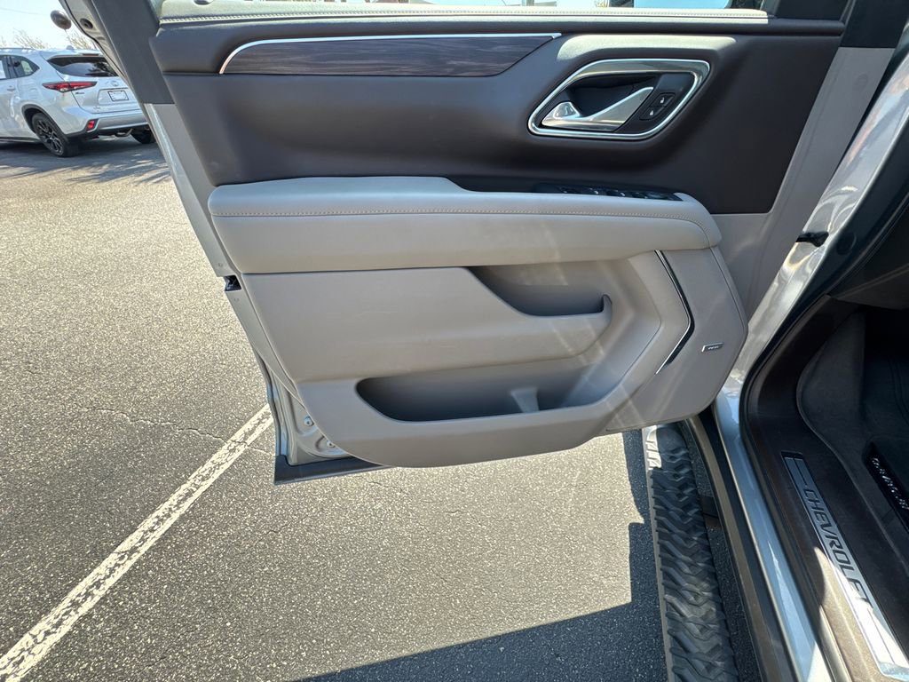 Used 2023 Chevrolet Suburban Z71 w/ Luxury Package image 10