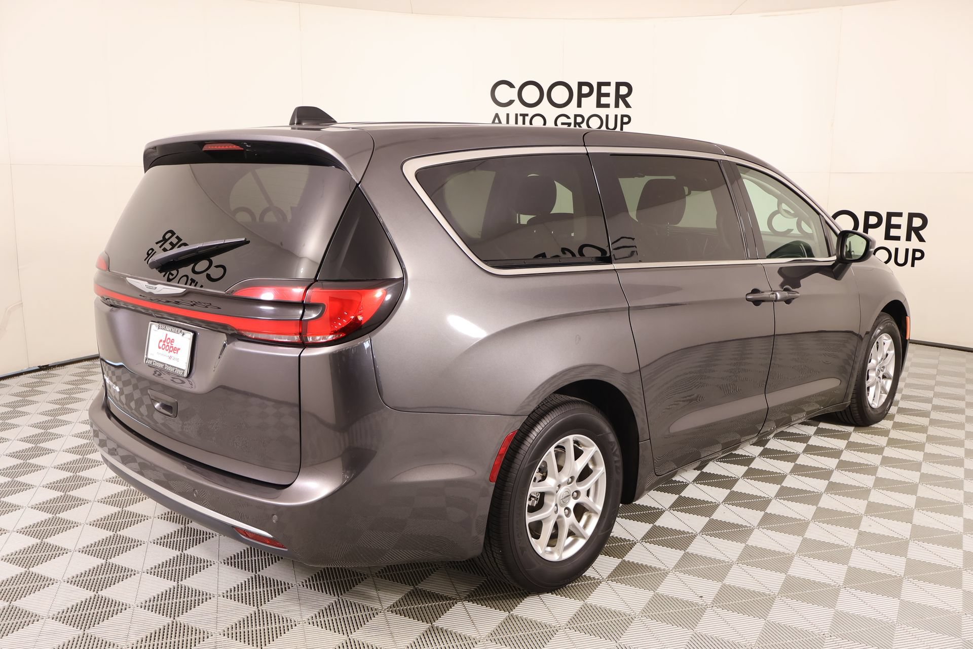 Used 2023 Chrysler Pacifica Touring-L FWD image 20