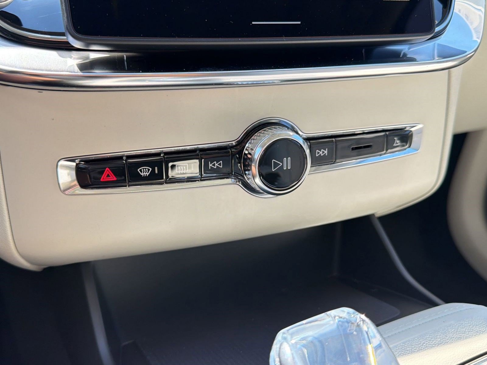 New 2026 Volvo XC90 T8 Ultra w/ Protection Package image 18