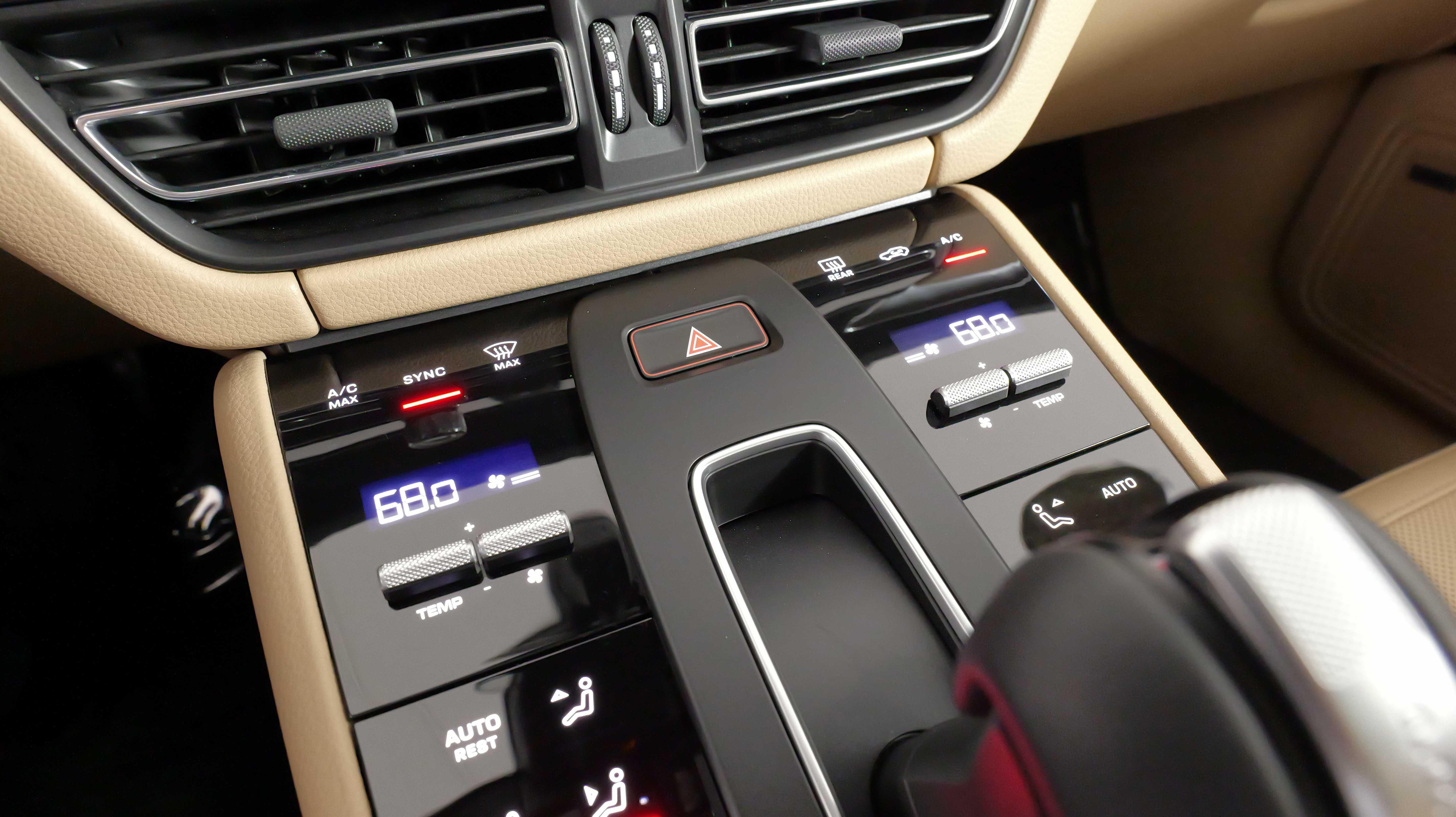 Used 2025 Porsche Macan AWD/4WD image 57
