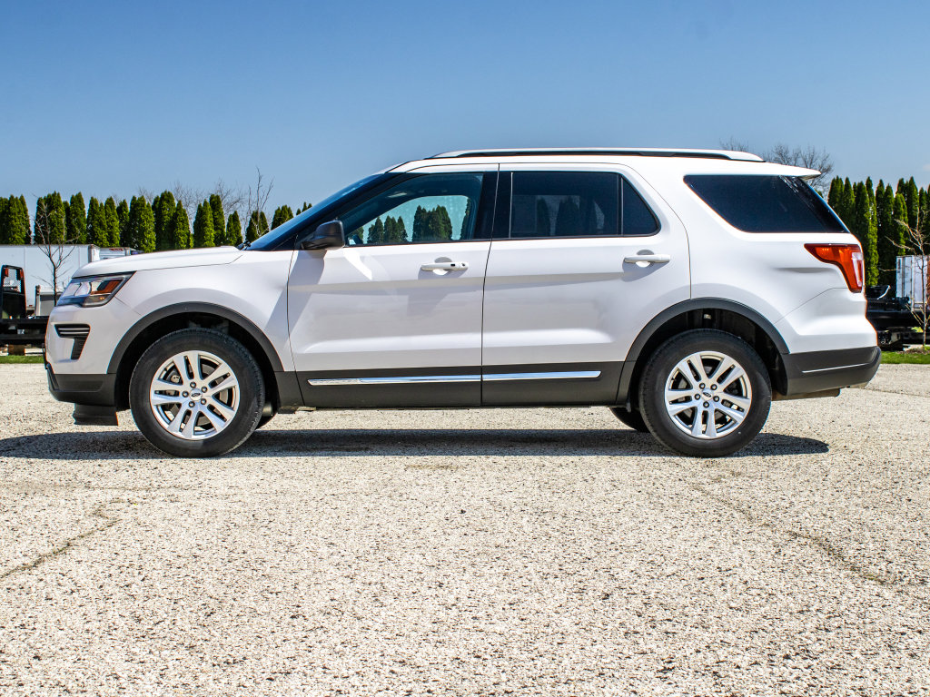 Used 2018 Ford Explorer XLT image 4