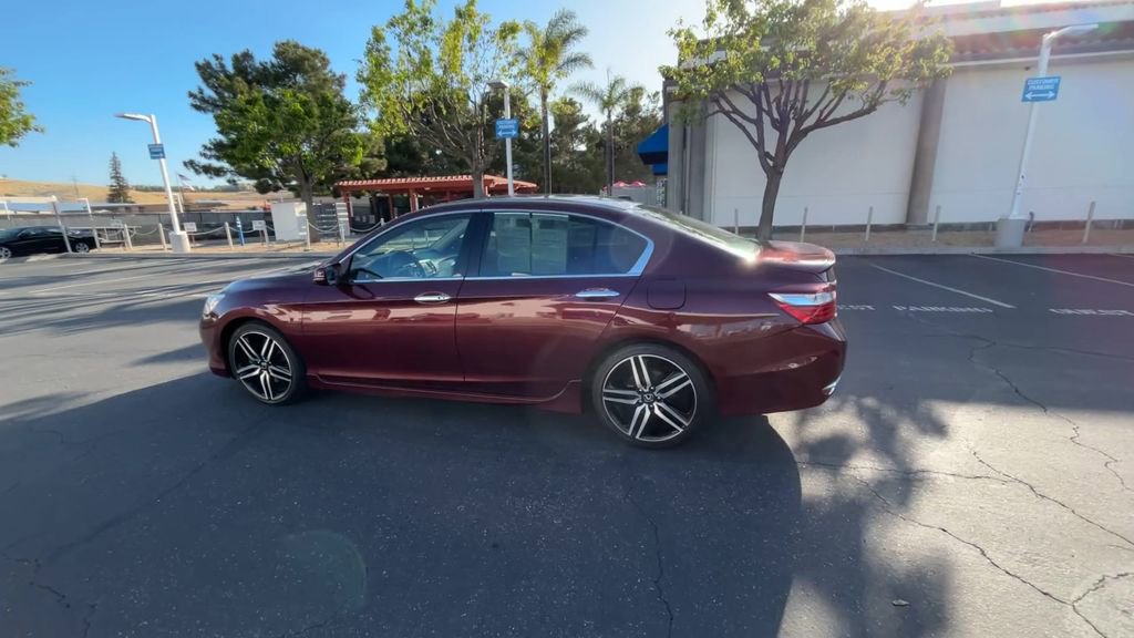 Used 2017 Honda Accord Touring image 6