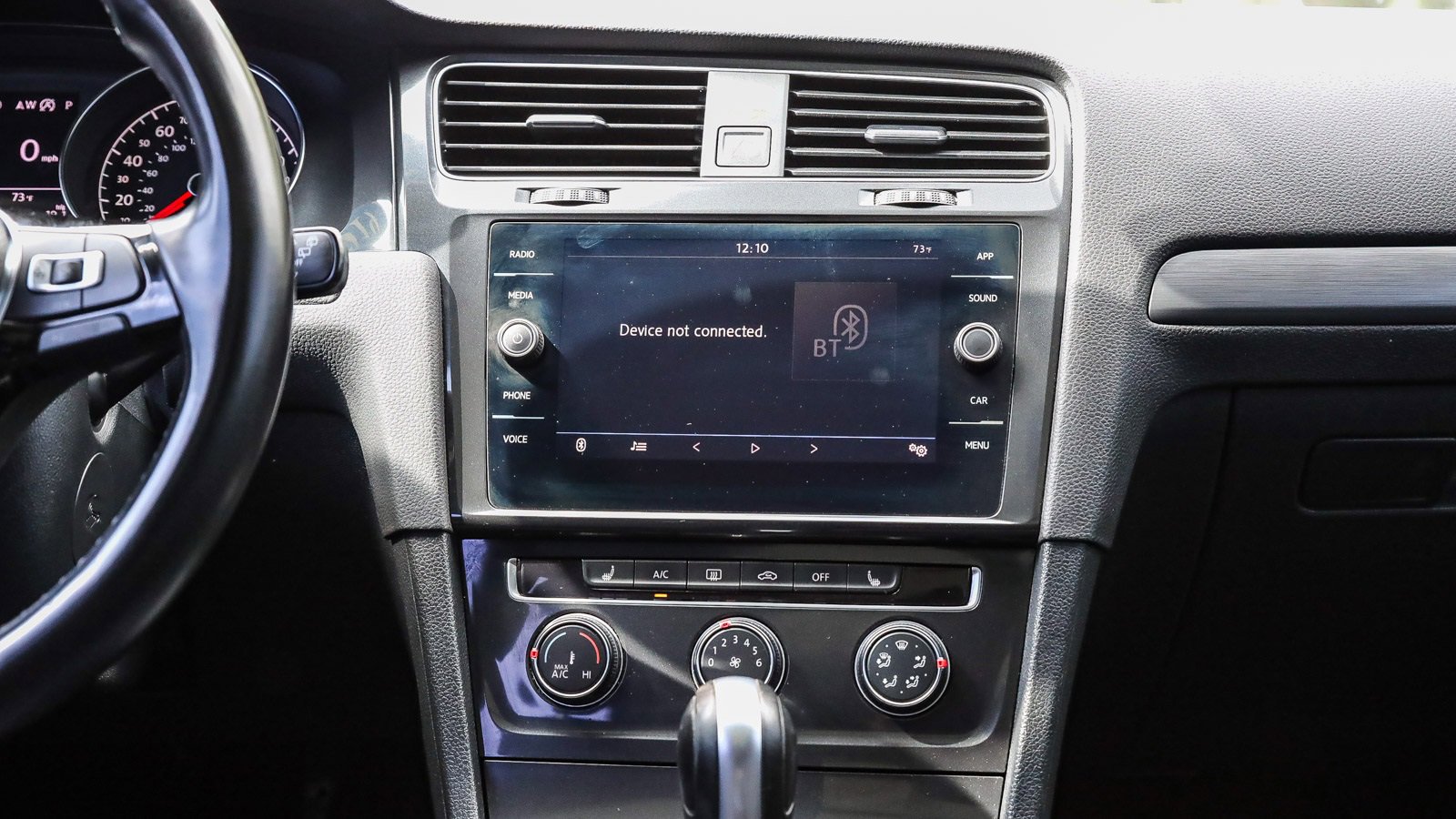 Used 2019 Volkswagen Golf SE image 14