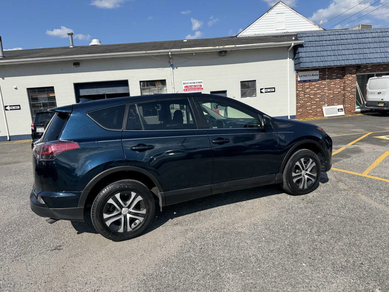 Used 2018 Toyota RAV4 LE image 7