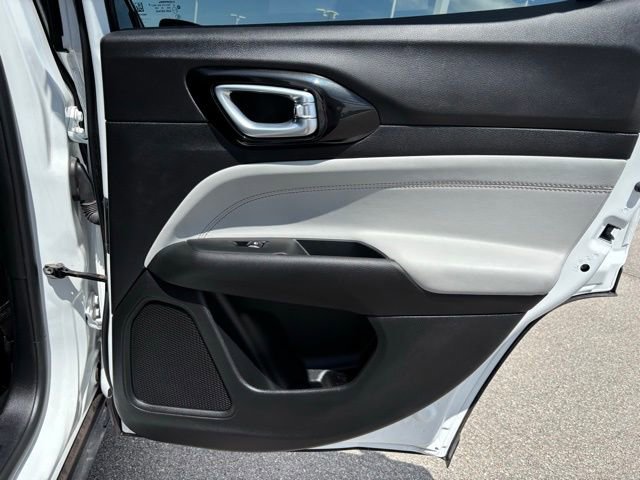 Used 2025 Jeep Compass Limited image 15