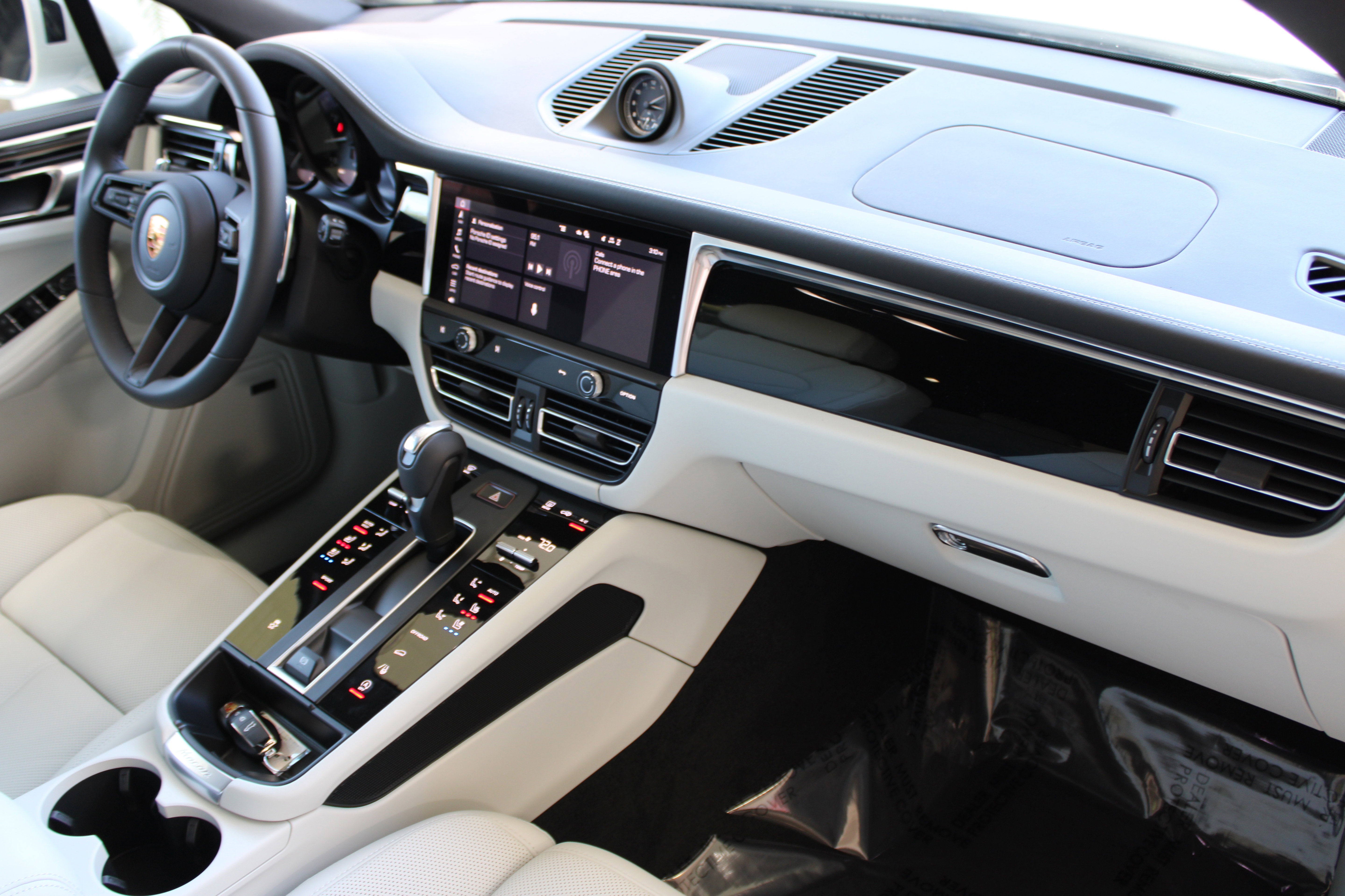 New 2026 Porsche Macan AWD/4WD image 33