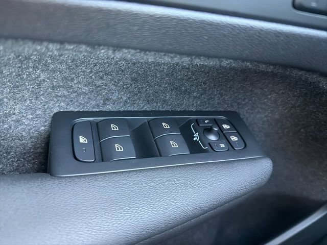 New 2026 Volvo XC40 B5 Core w/ Protection Package Premier image 27