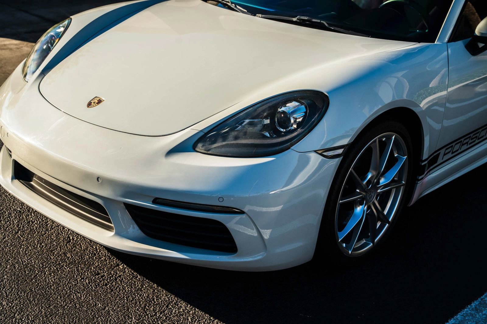 Used 2017 Porsche 718 Boxster RWD image 14