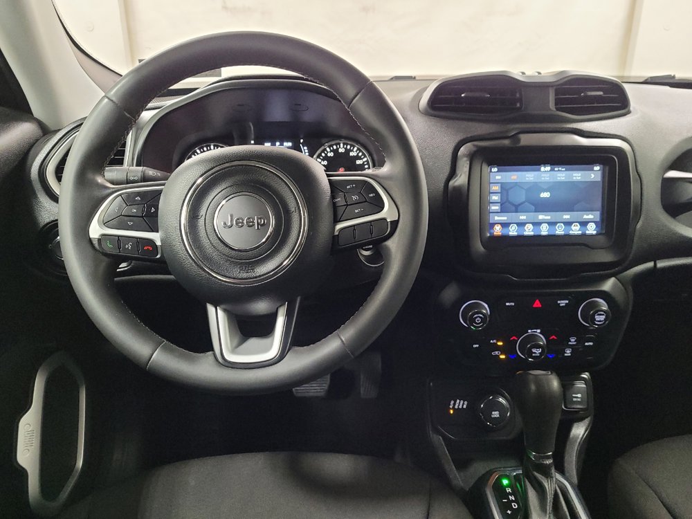 Used 2020 Jeep Renegade Latitude AWD/4WD image 22