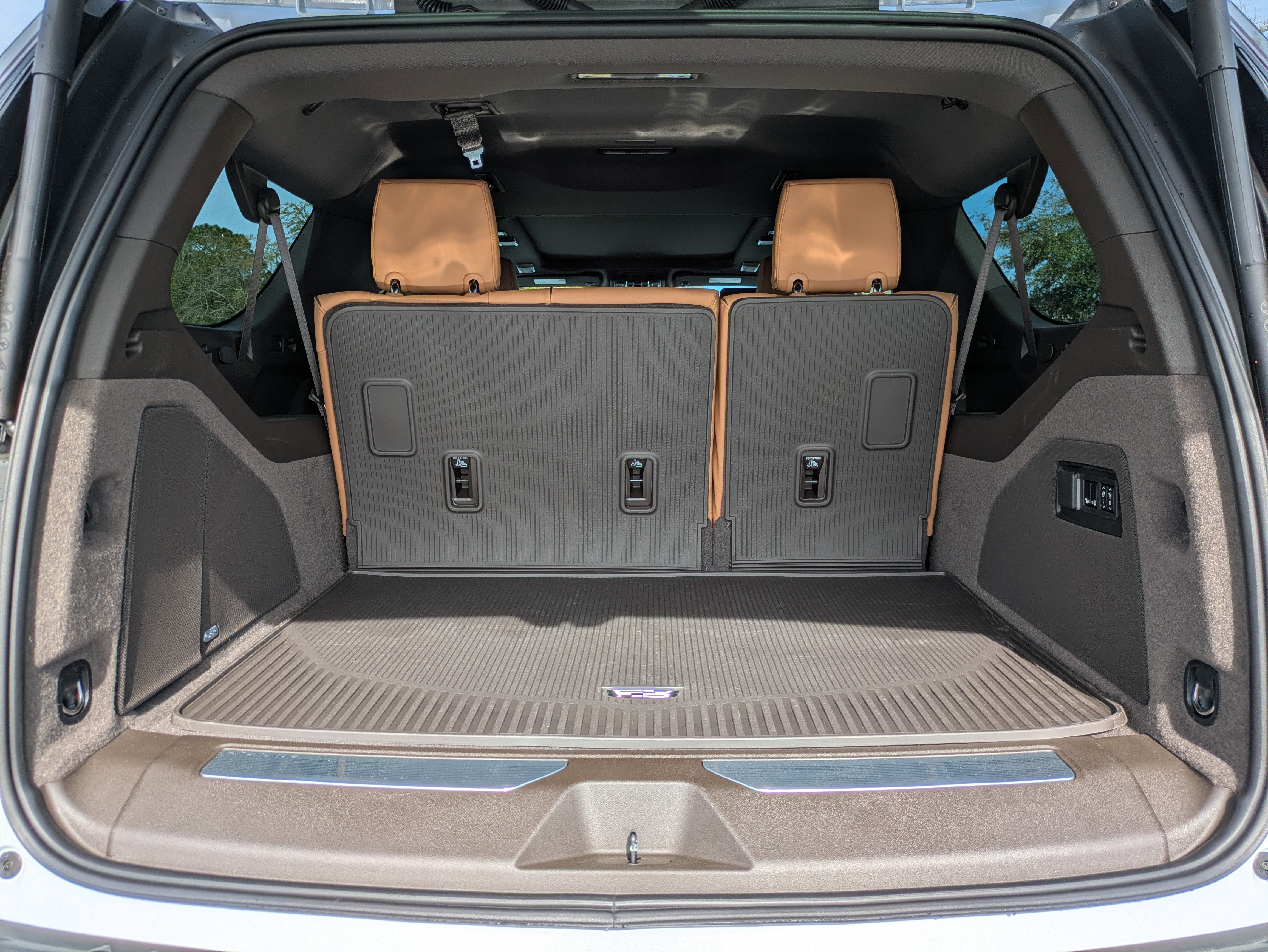 New 2026 Cadillac Escalade ESV Luxury w/ LPO, Radiant Package image 7