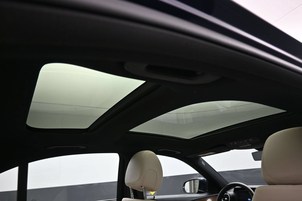 Used 2022 Mercedes-Benz E 350 Sedan w/ AMG Line Exterior image 44