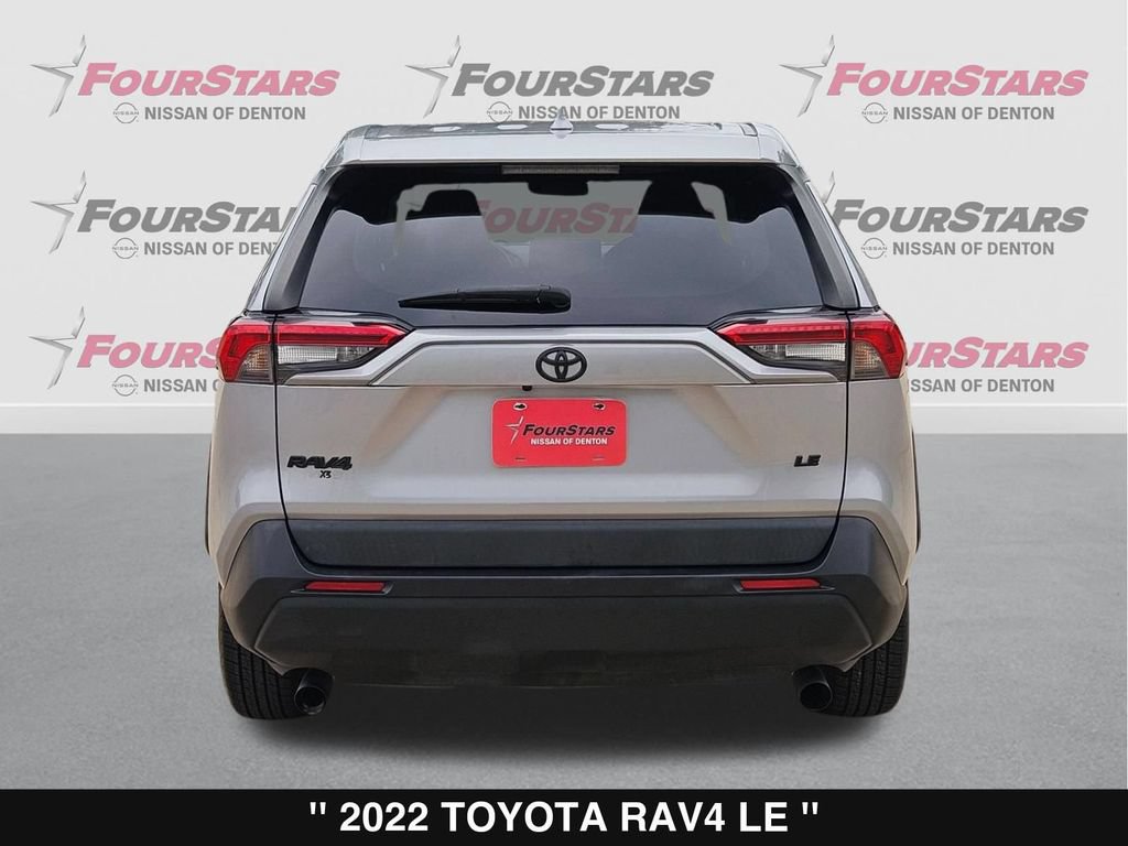 Used 2022 Toyota RAV4 LE FWD image 5