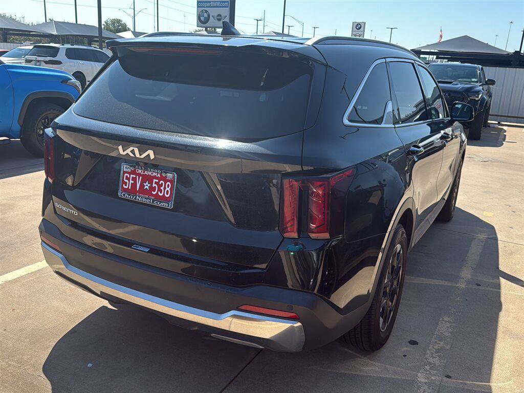 Used 2024 Kia Sorento S FWD image 4