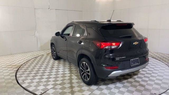 Used 2025 Chevrolet TrailBlazer LT AWD/4WD image 9
