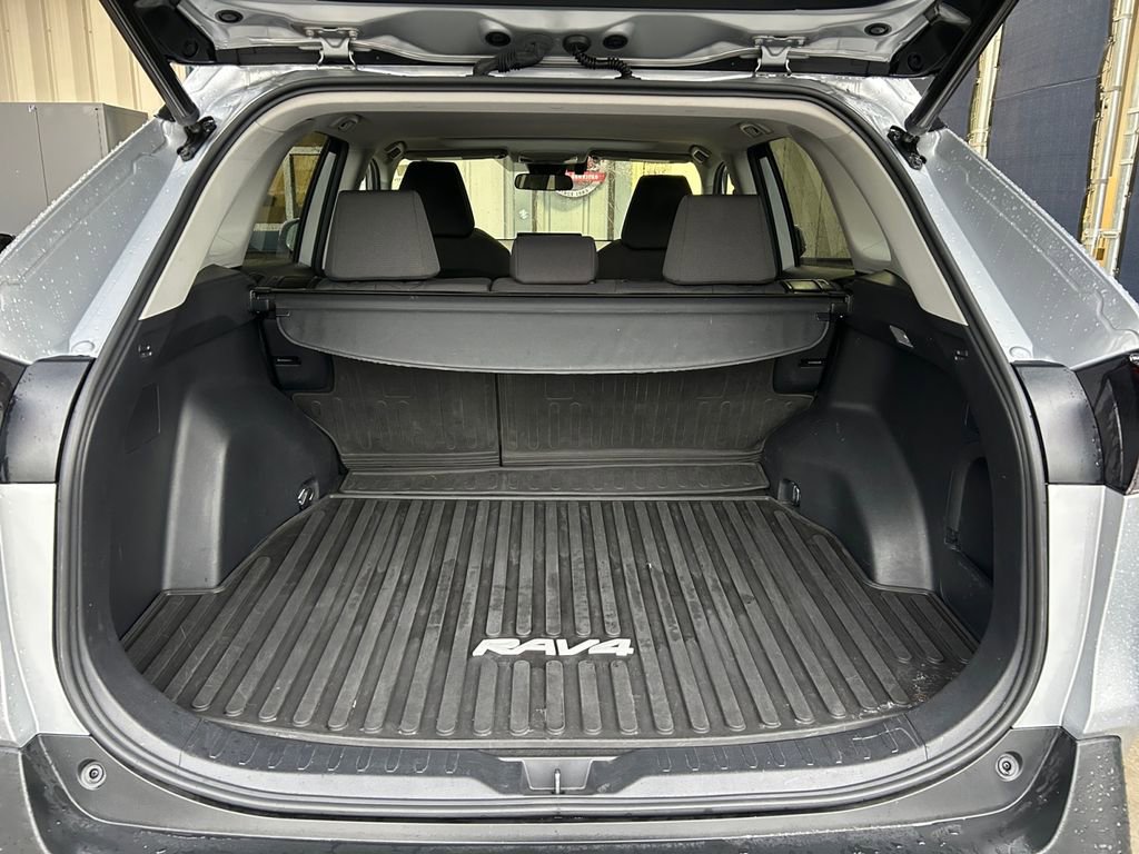 Used 2021 Toyota RAV4 XLE image 25